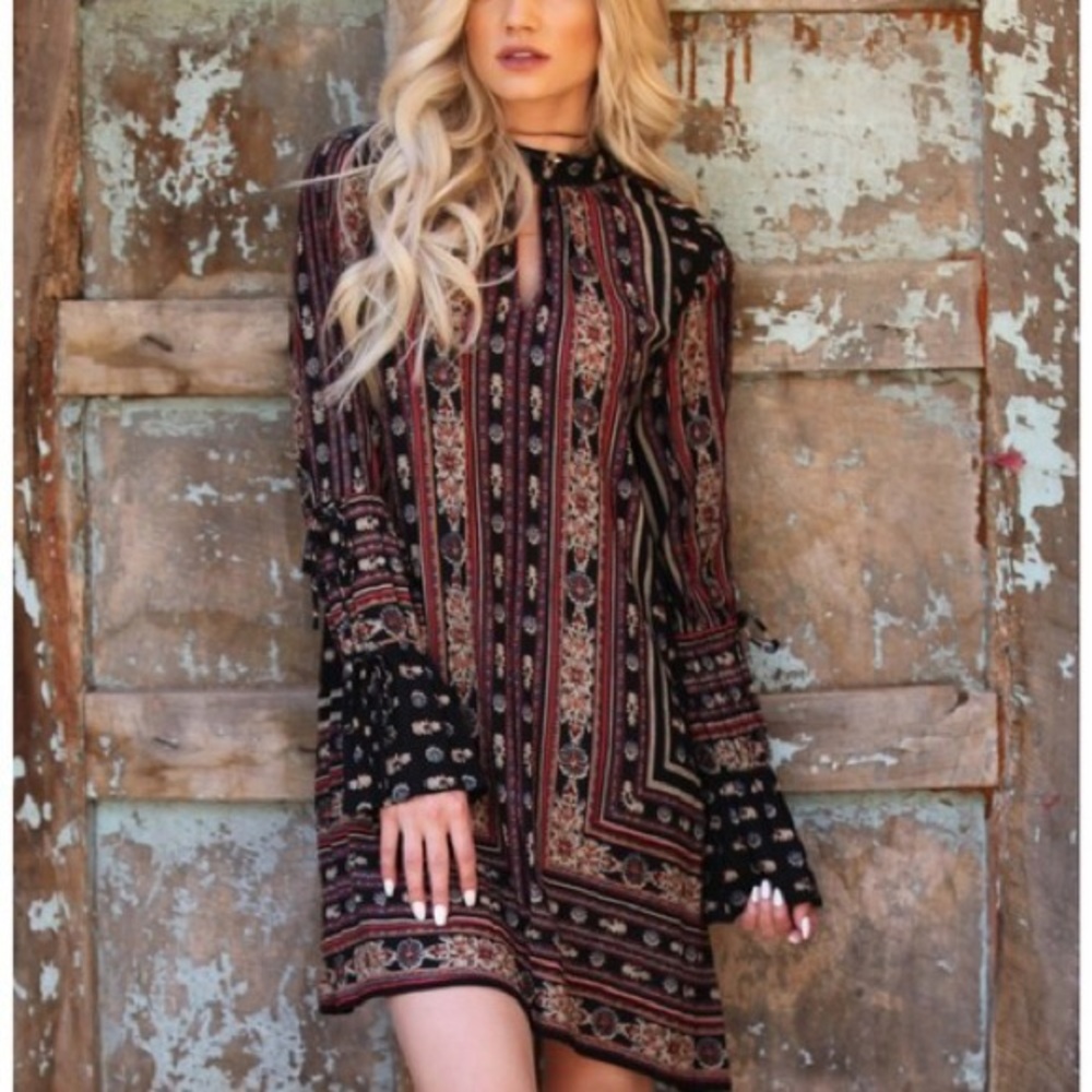 Boho chic long sleeve choker dress!